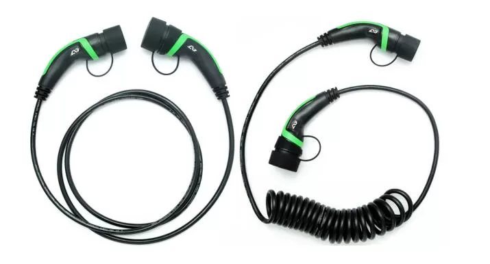 the-different-between-coiled-and-straight-ev-cables1.jpg